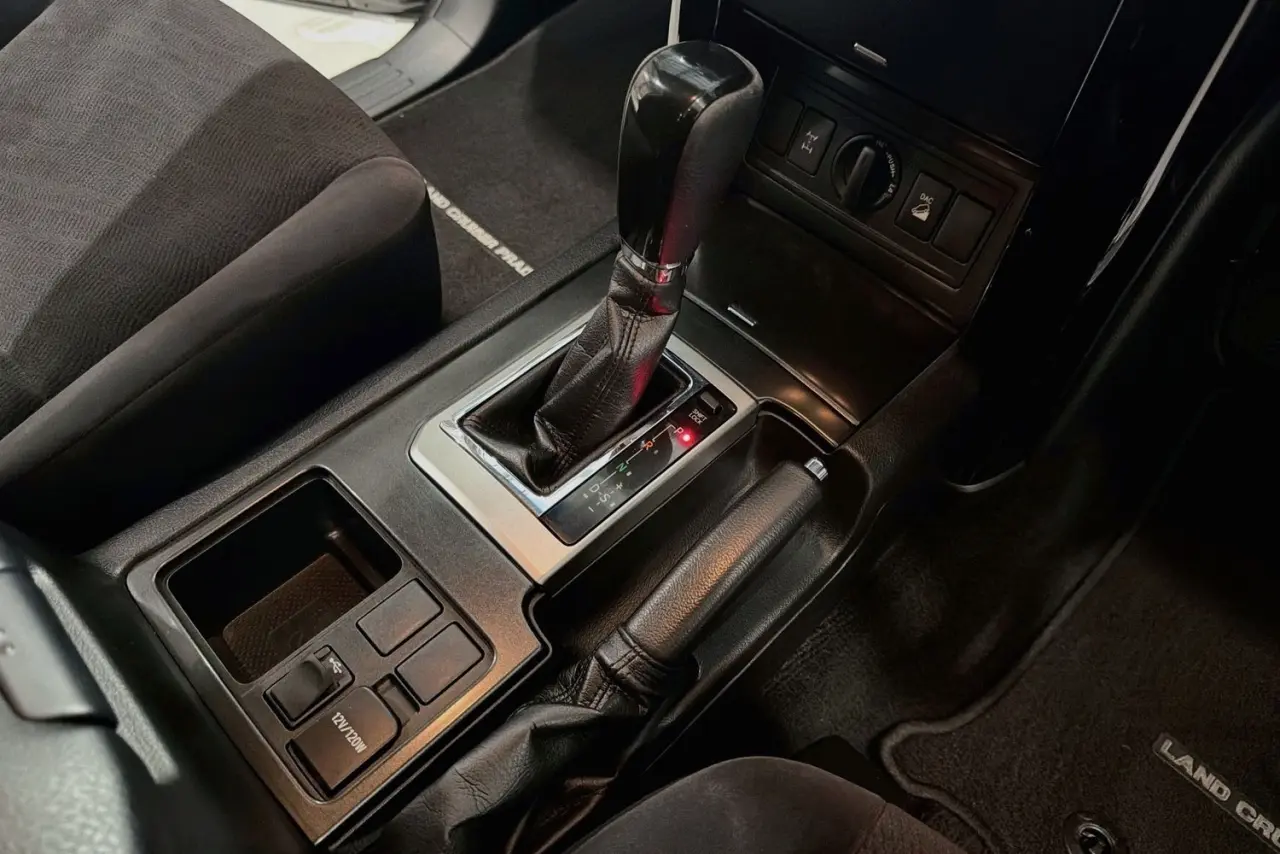2017 Toyota Landcruiser Prado Gallery Image 18