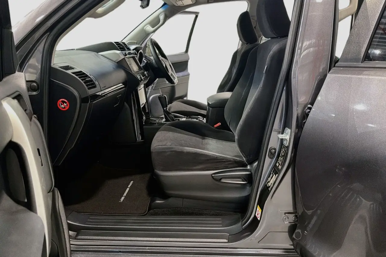 2017 Toyota Landcruiser Prado Gallery Image 25