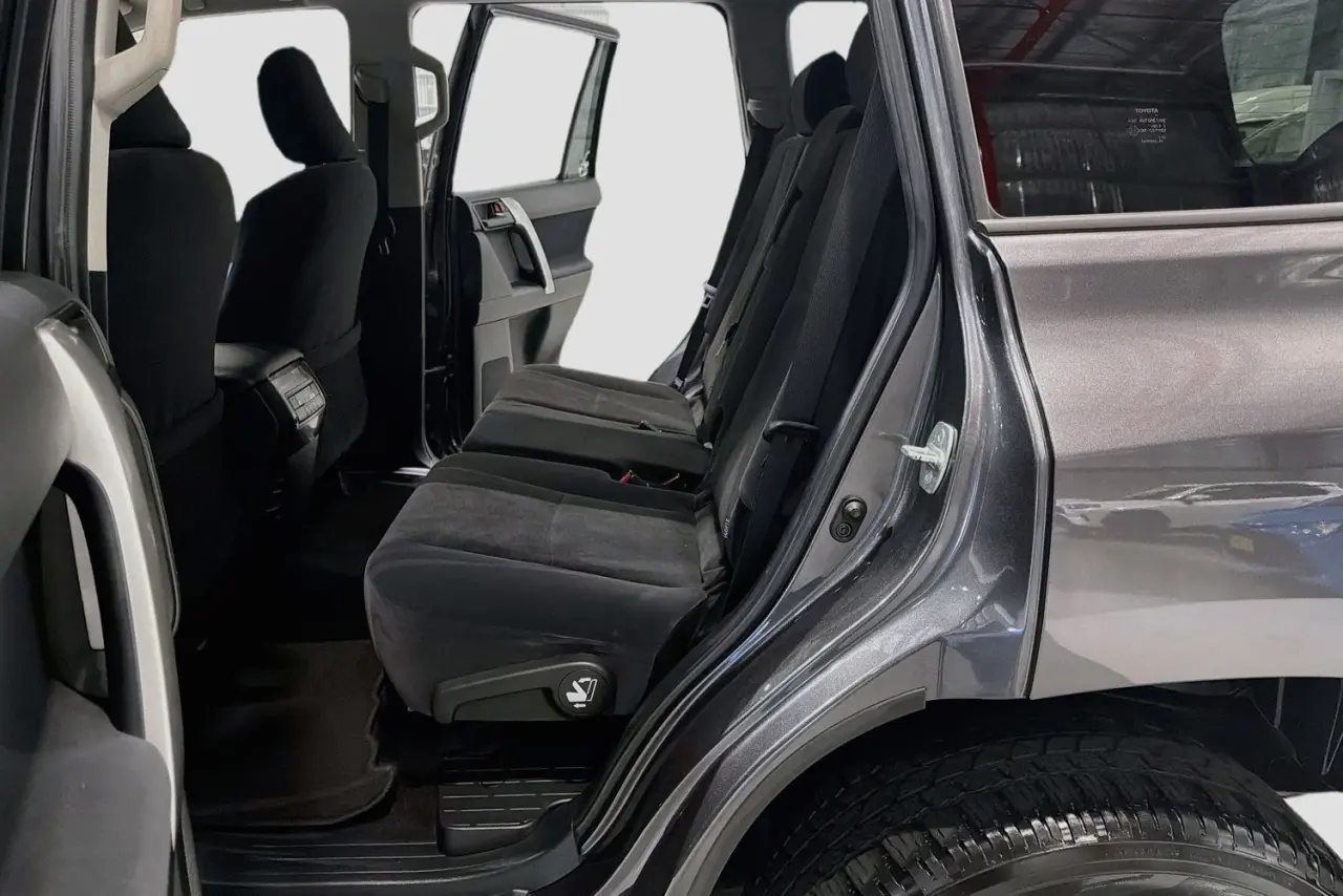 2017 Toyota Landcruiser Prado Gallery Image 26