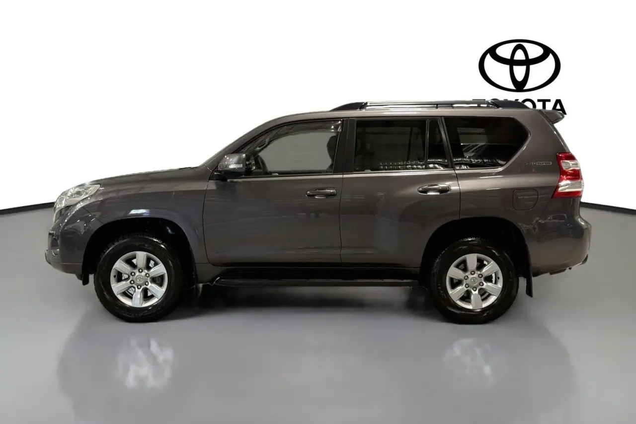 2017 Toyota Landcruiser Prado Gallery Image 5