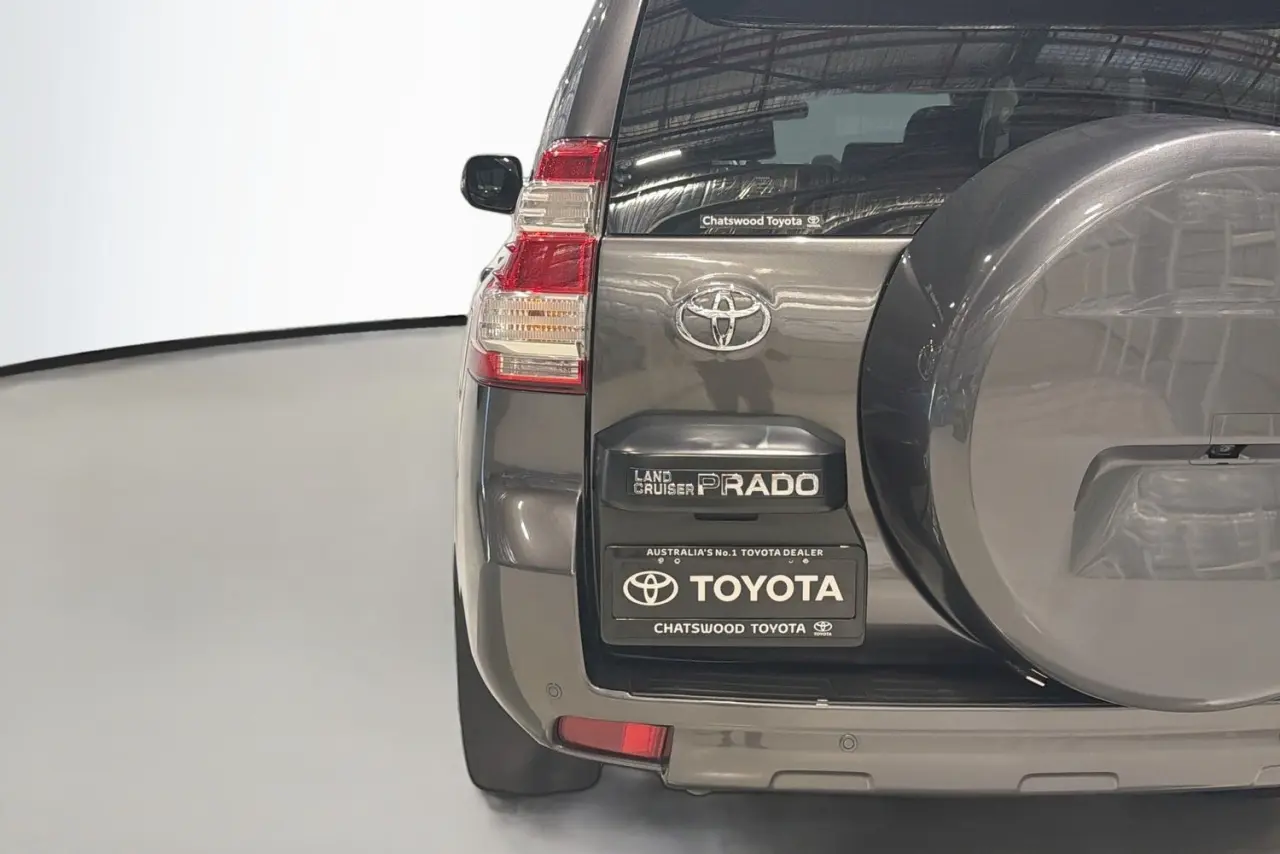 2017 Toyota Landcruiser Prado Gallery Image 8