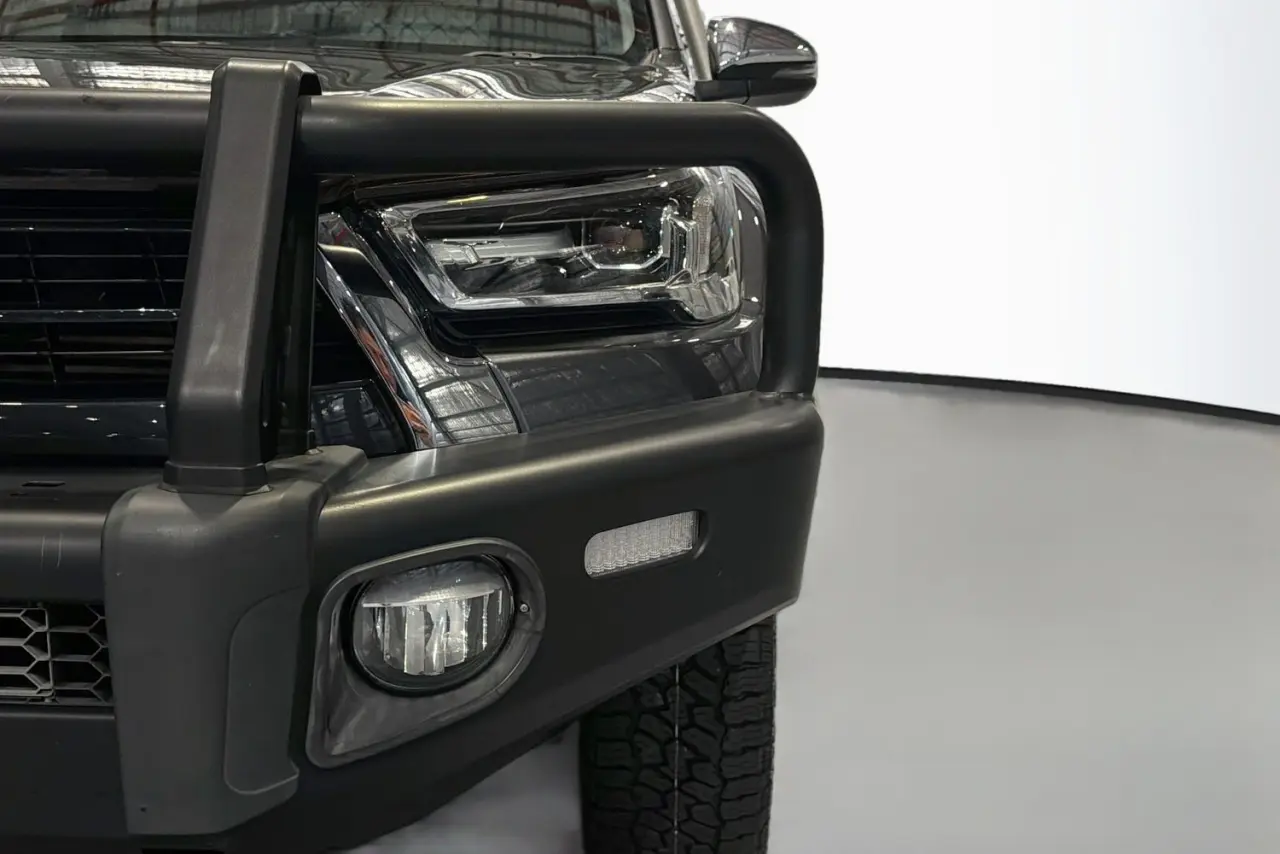 2021 Toyota Hilux Gallery Image 3
