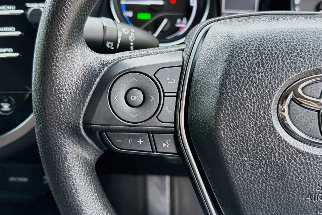 2020 Toyota Camry Gallery Image 17