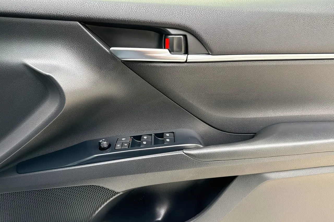 2020 Toyota Camry Gallery Image 22