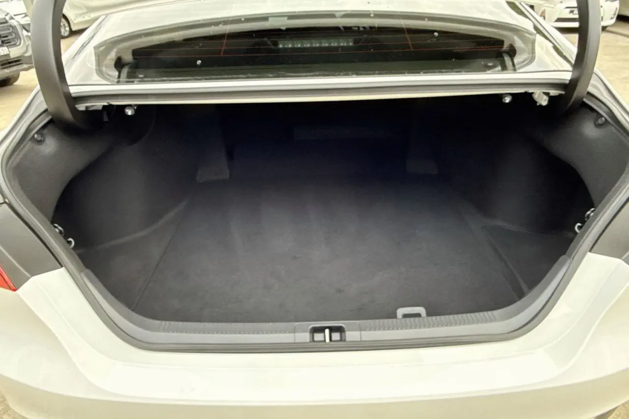 2020 Toyota Camry Gallery Image 25