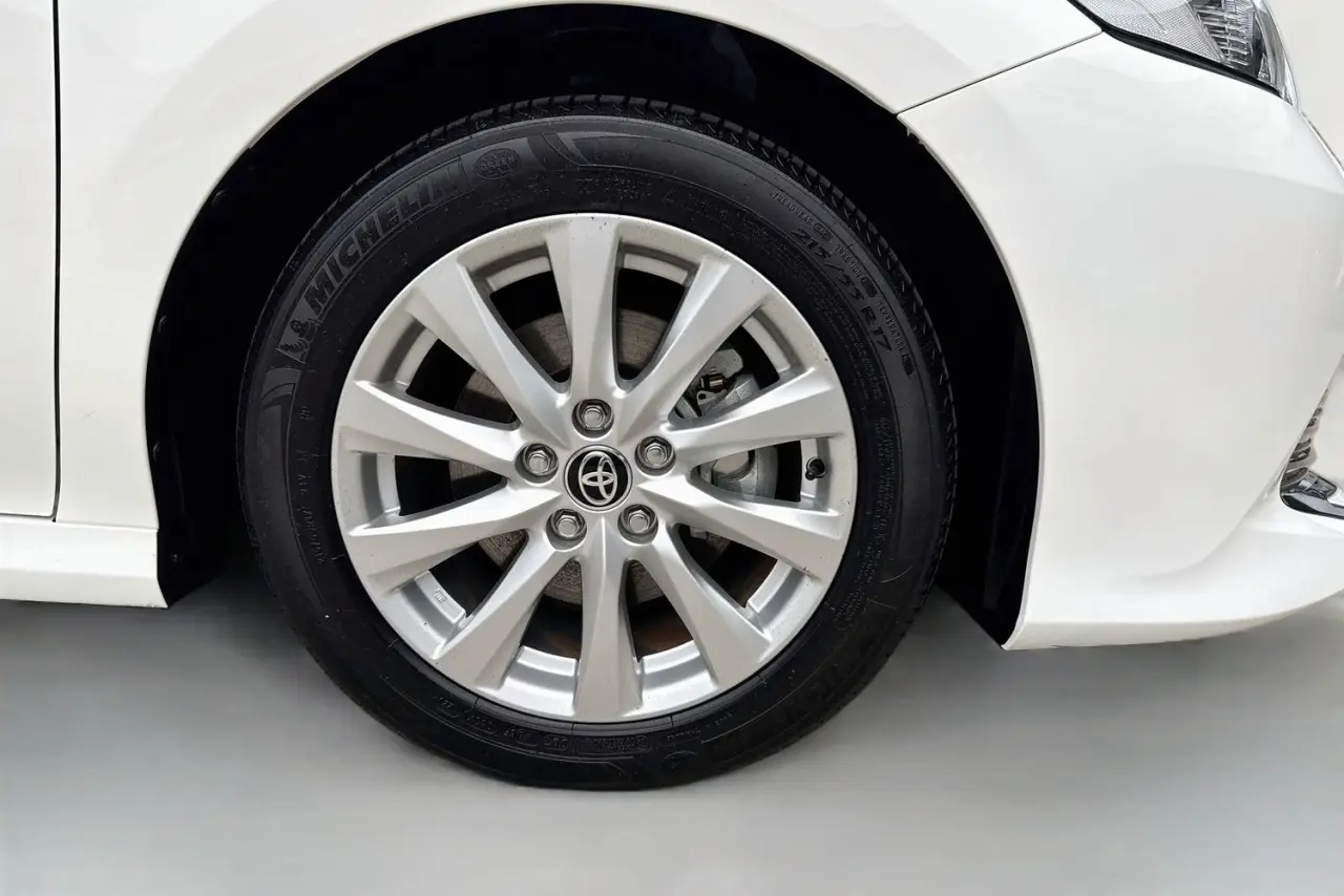 2020 Toyota Camry Gallery Image 26
