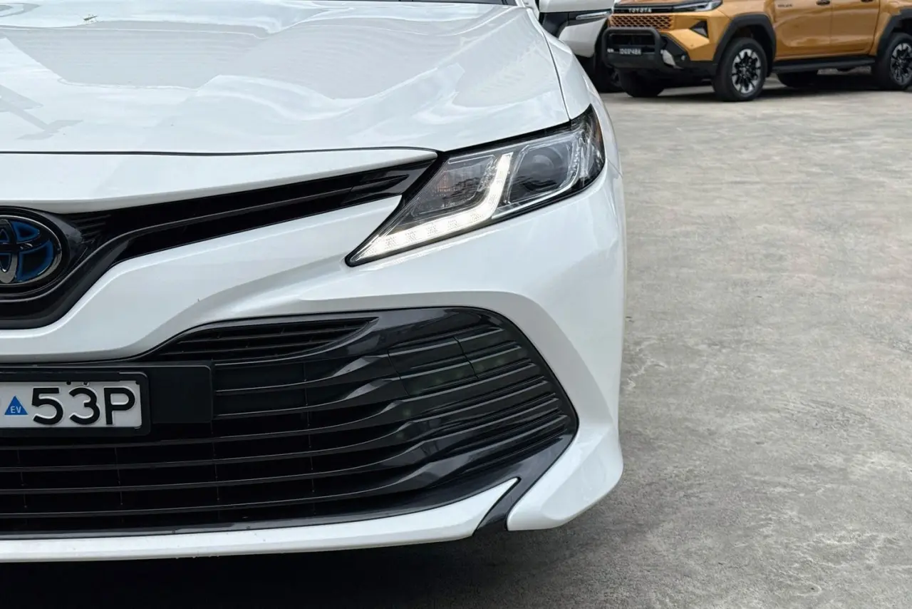 2020 Toyota Camry Gallery Image 3