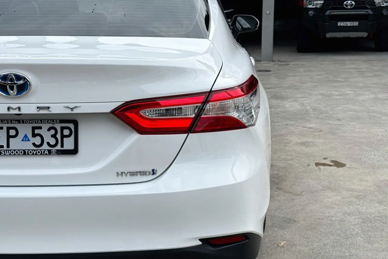 2020 Toyota Camry Gallery Image 9