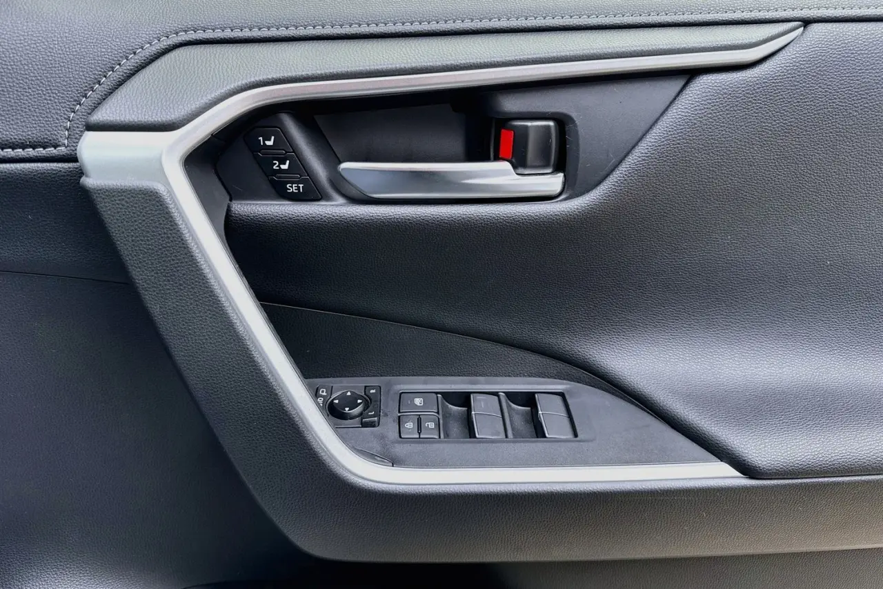 2021 Toyota RAV4 Gallery Image 24