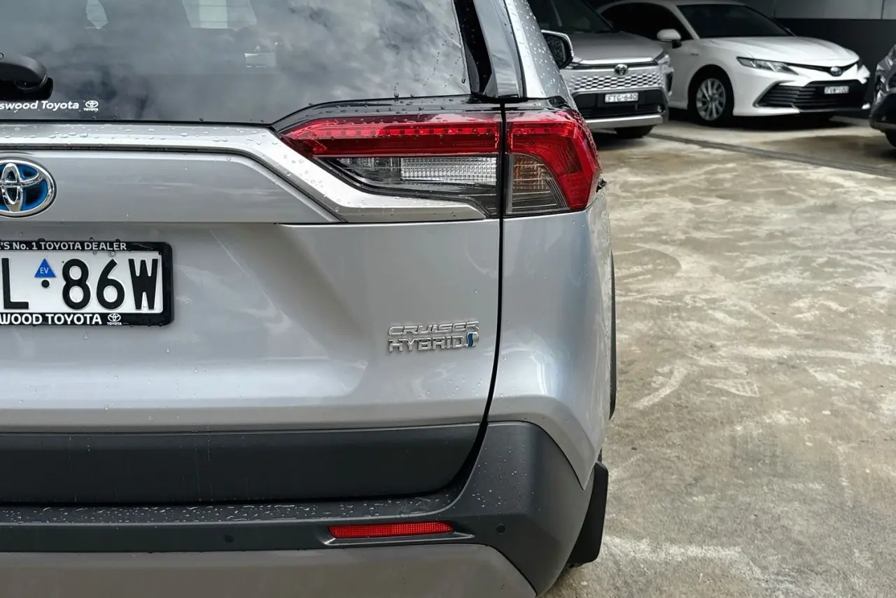 2021 Toyota RAV4 Gallery Image 9