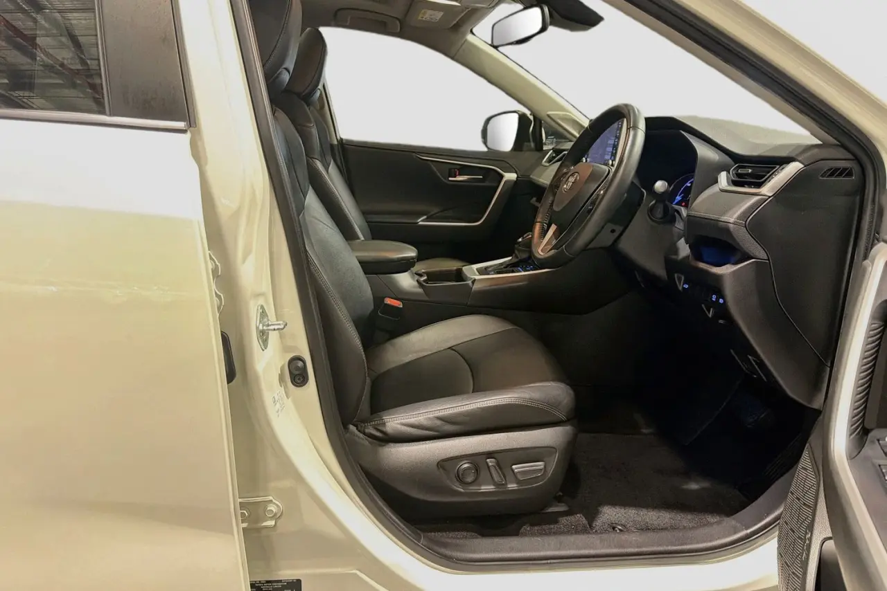 2021 Toyota RAV4 Gallery Image 13