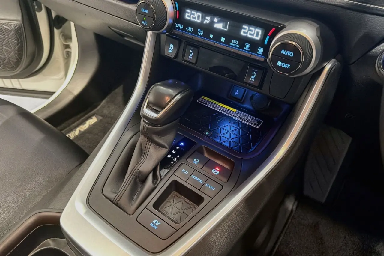 2021 Toyota RAV4 Gallery Image 18