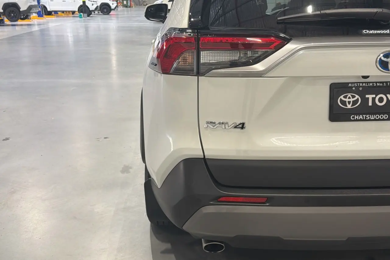 2021 Toyota RAV4 Gallery Image 8