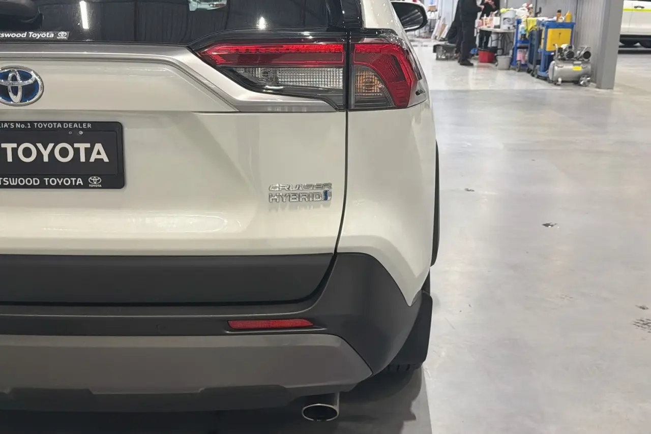 2021 Toyota RAV4 Gallery Image 9