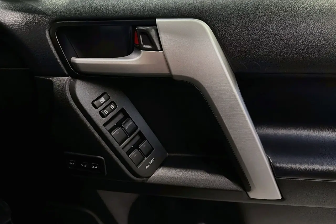 2021 Toyota Landcruiser Prado Gallery Image 24