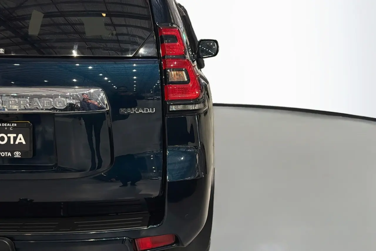 2021 Toyota Landcruiser Prado Gallery Image 9