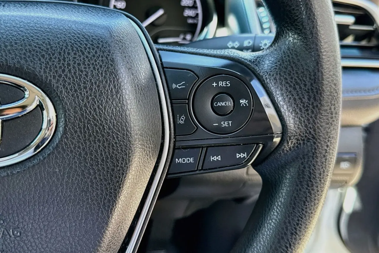 2023 Toyota Camry Gallery Image 18