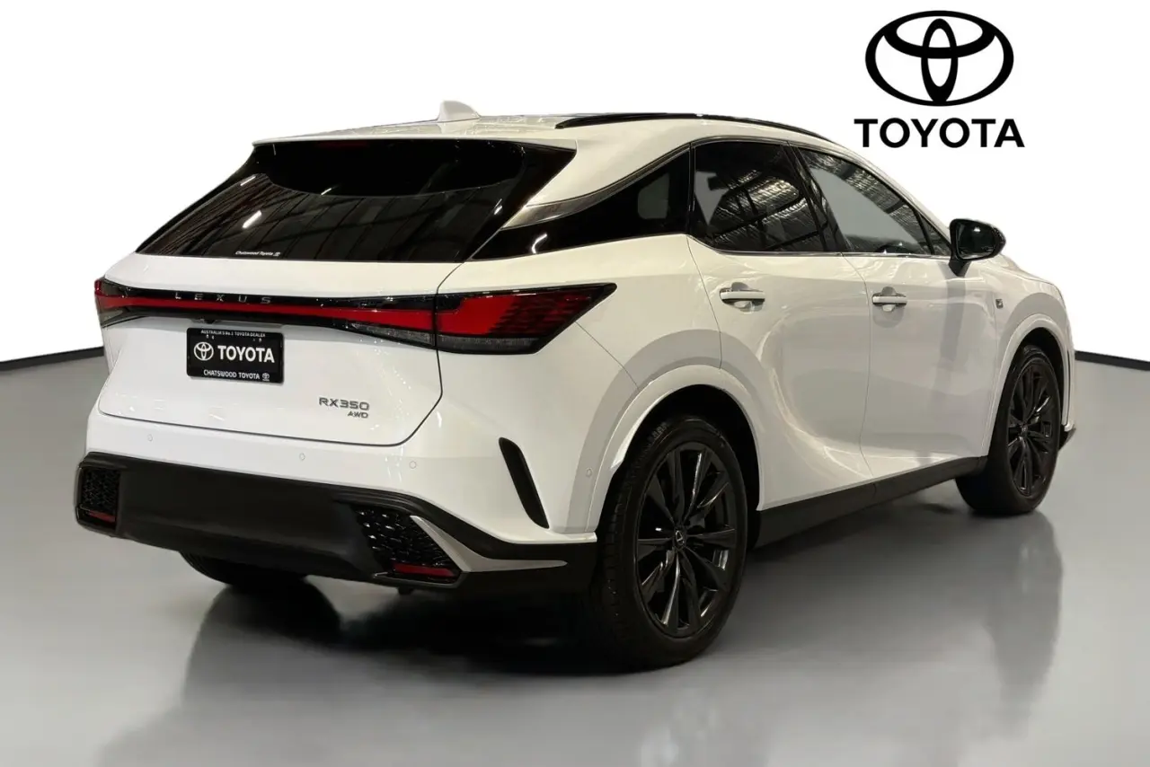 2023 Lexus RX Gallery Image 10