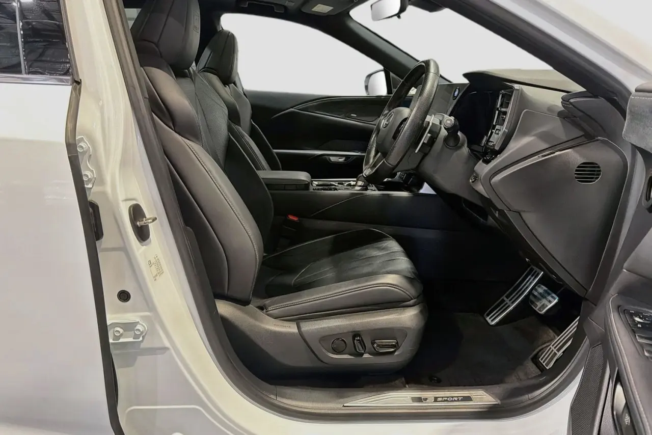 2023 Lexus RX Gallery Image 13