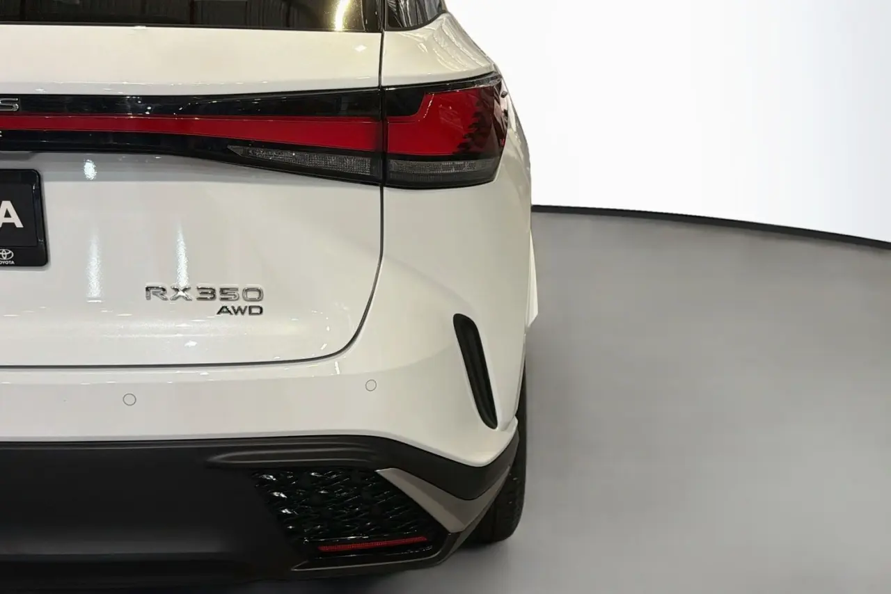 2023 Lexus RX Gallery Image 9