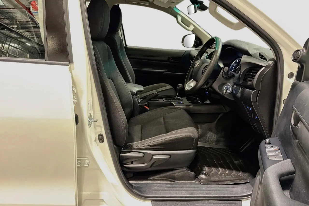 2022 Toyota Hilux Gallery Image 13