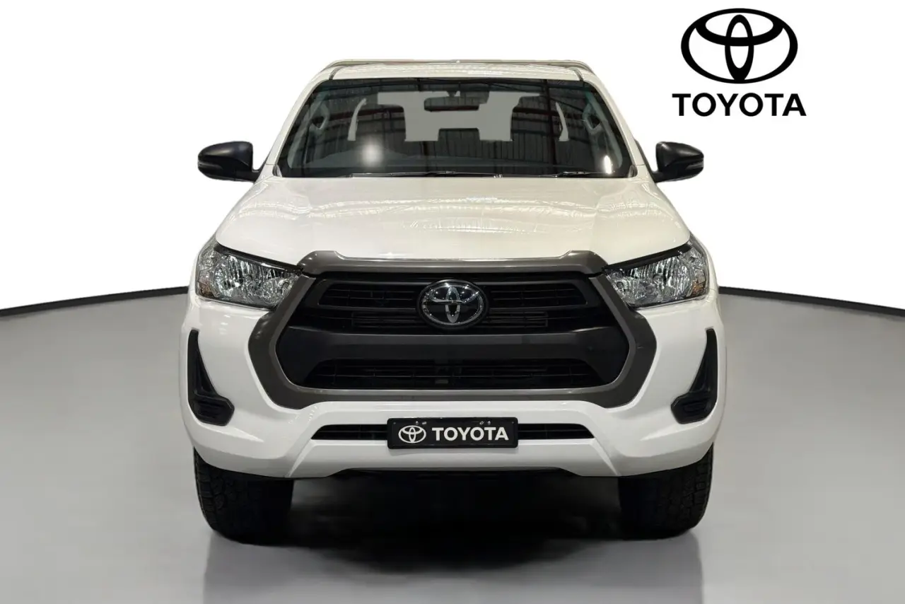 2022 Toyota Hilux Gallery Image 2