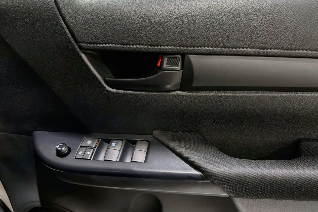 2022 Toyota Hilux Gallery Image 24