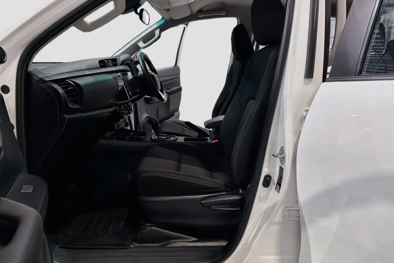 2022 Toyota Hilux Gallery Image 25