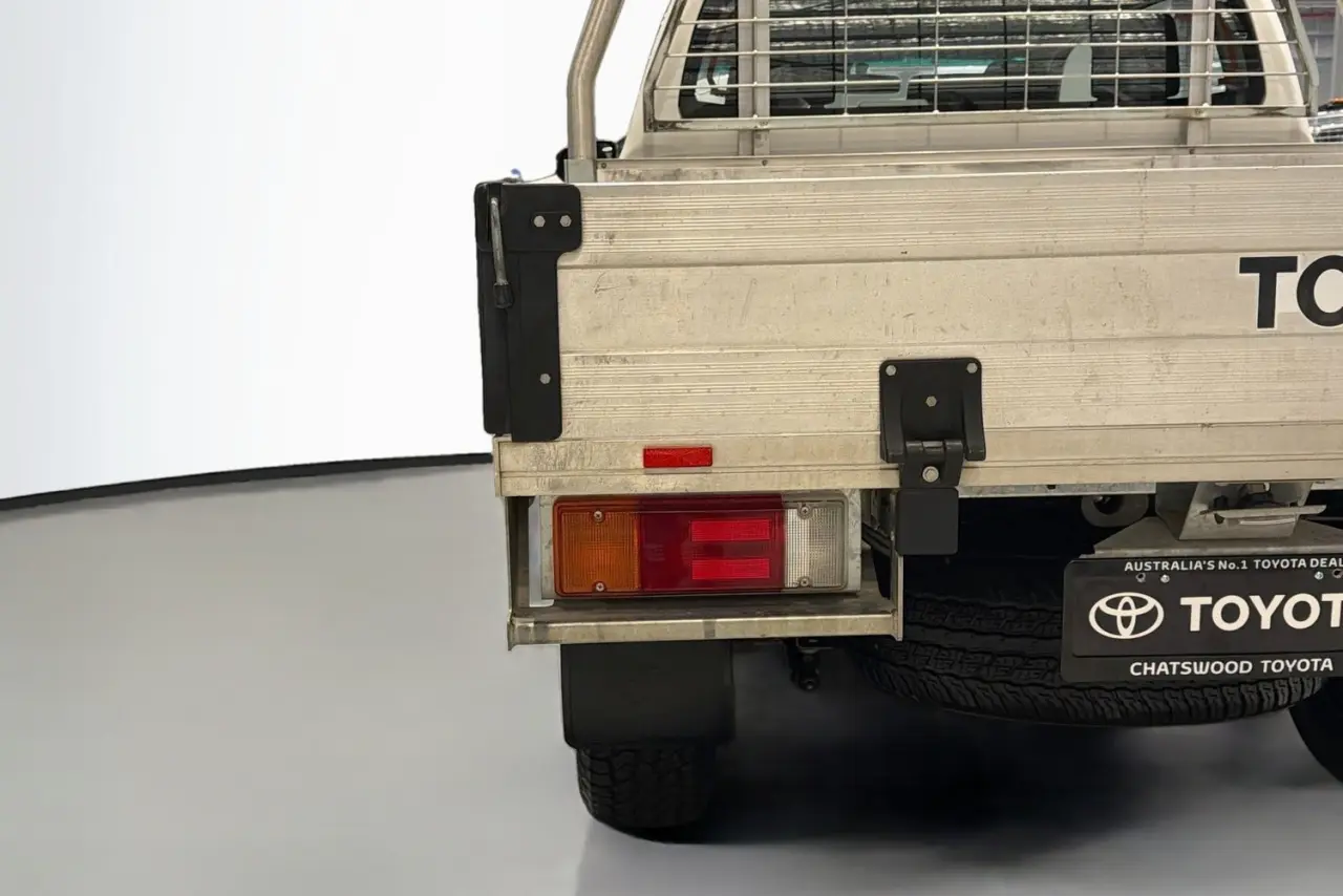 2022 Toyota Hilux Gallery Image 8