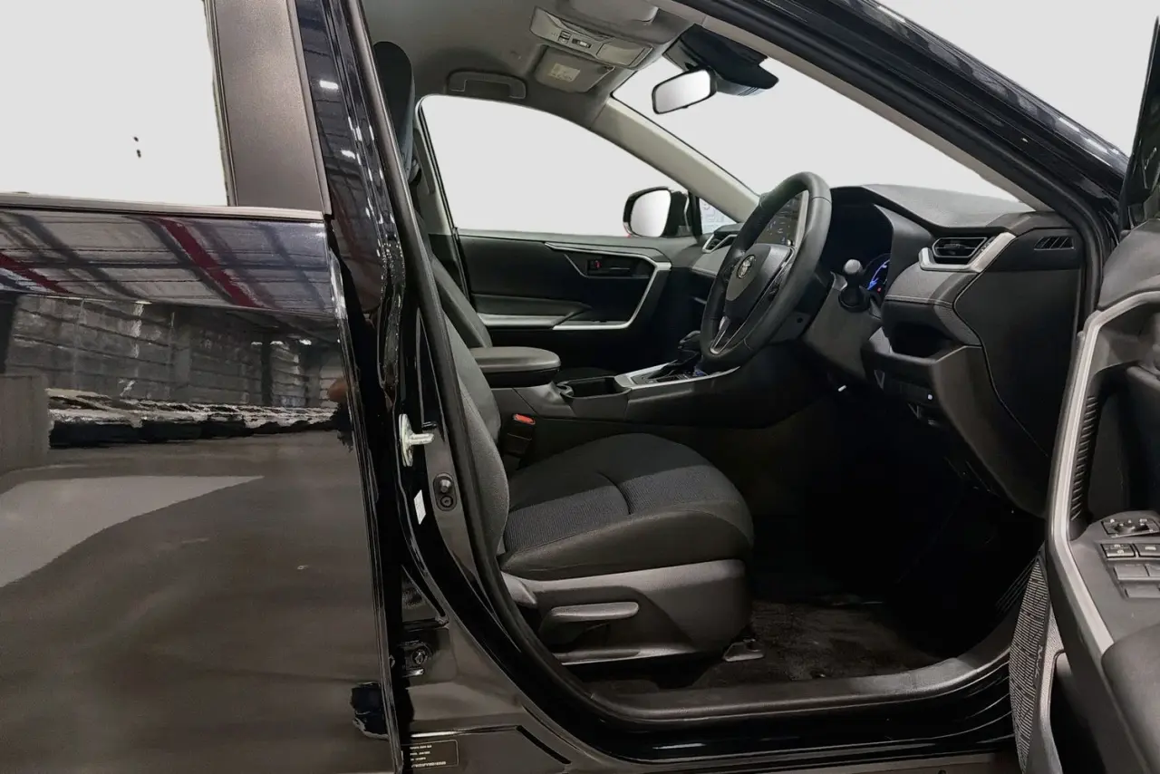 2025 Toyota RAV4 Gallery Image 13