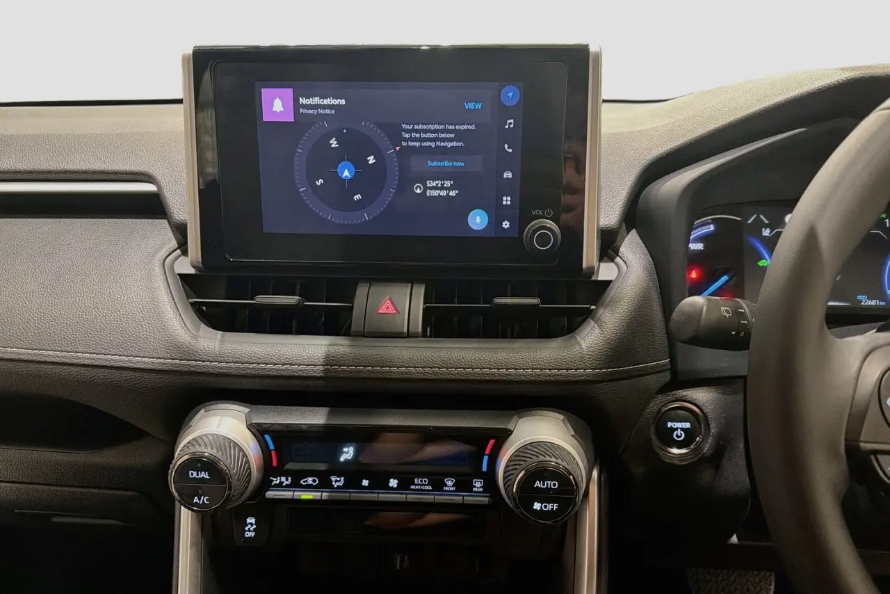2025 Toyota RAV4 Gallery Image 15