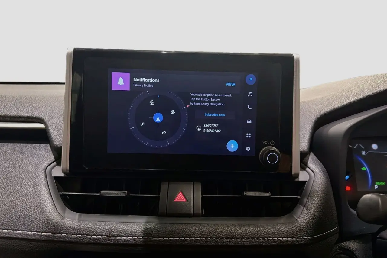 2025 Toyota RAV4 Gallery Image 17