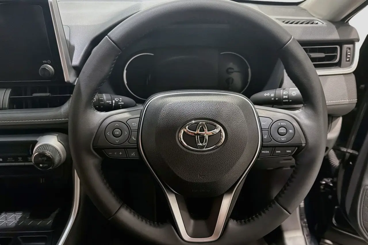 2025 Toyota RAV4 Gallery Image 21