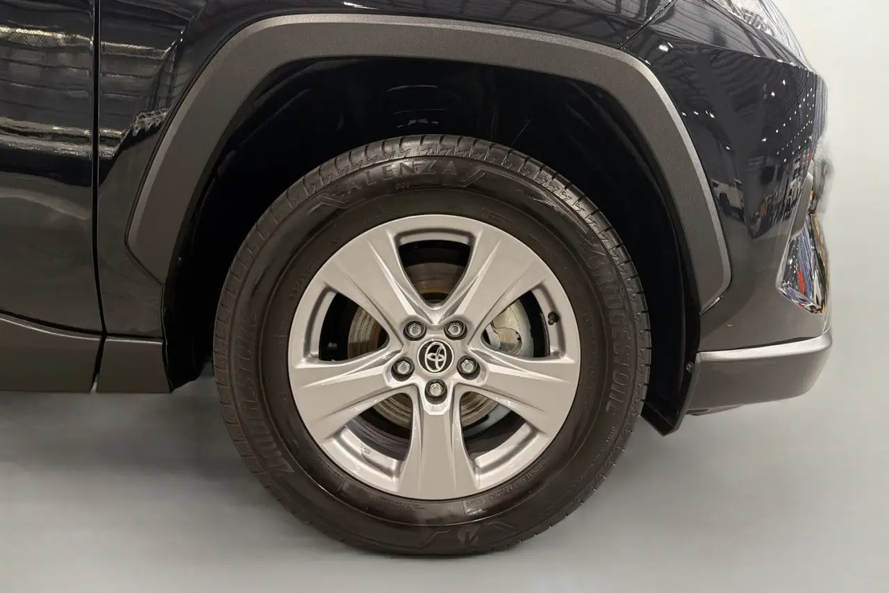 2025 Toyota RAV4 Gallery Image 28