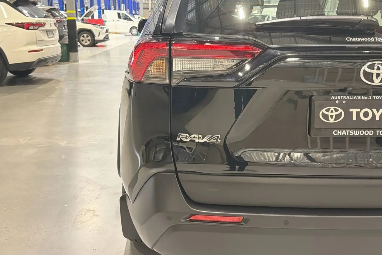 2025 Toyota RAV4 Gallery Image 8