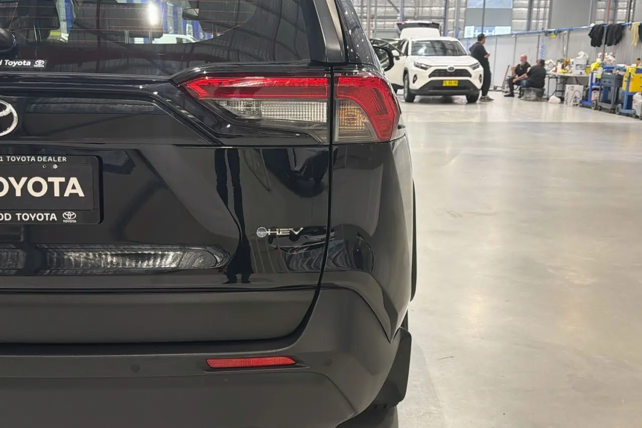 2025 Toyota RAV4 Gallery Image 9