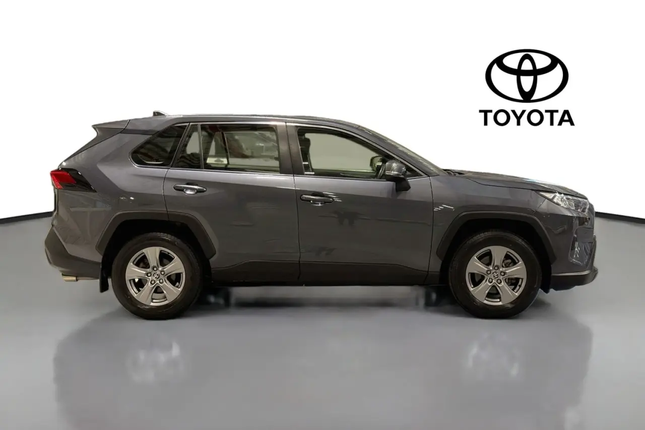 2022 Toyota RAV4 Gallery Image 11