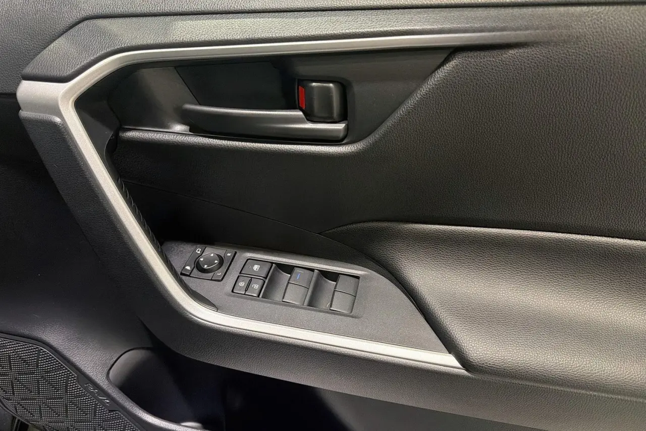 2022 Toyota RAV4 Gallery Image 24