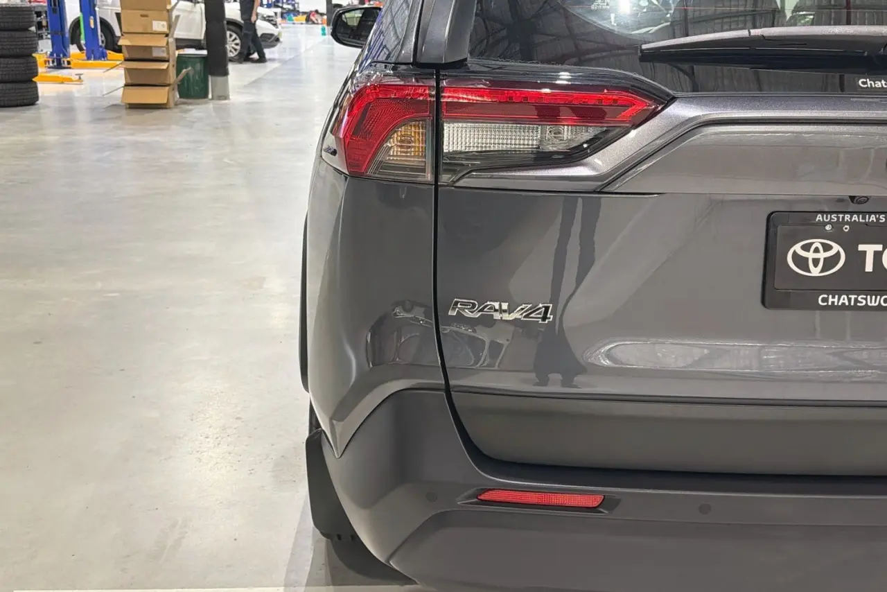 2022 Toyota RAV4 Gallery Image 8