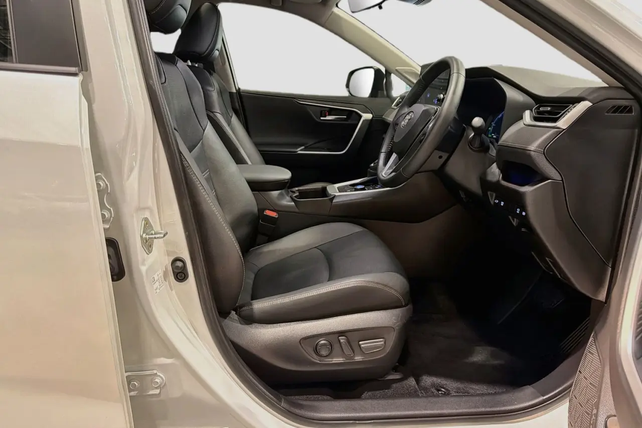 2024 Toyota RAV4 Gallery Image 13