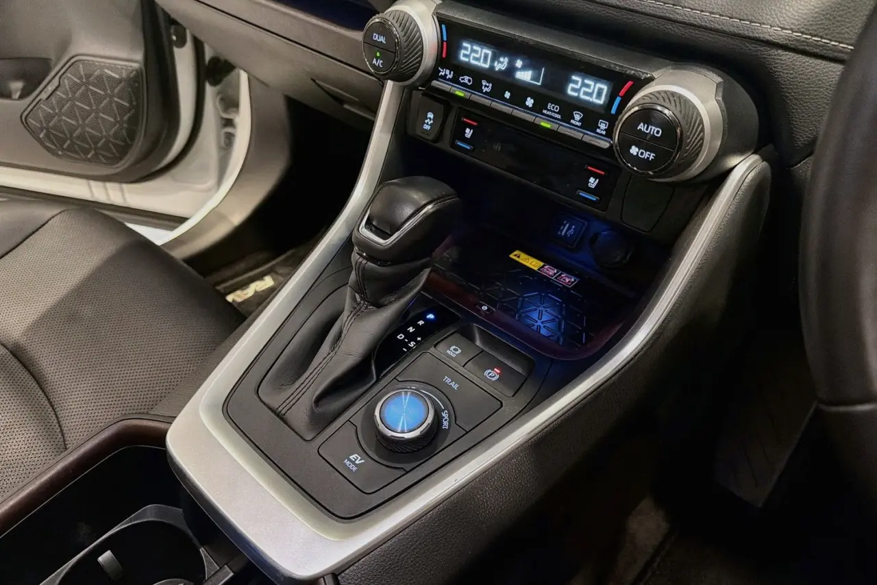 2024 Toyota RAV4 Gallery Image 18