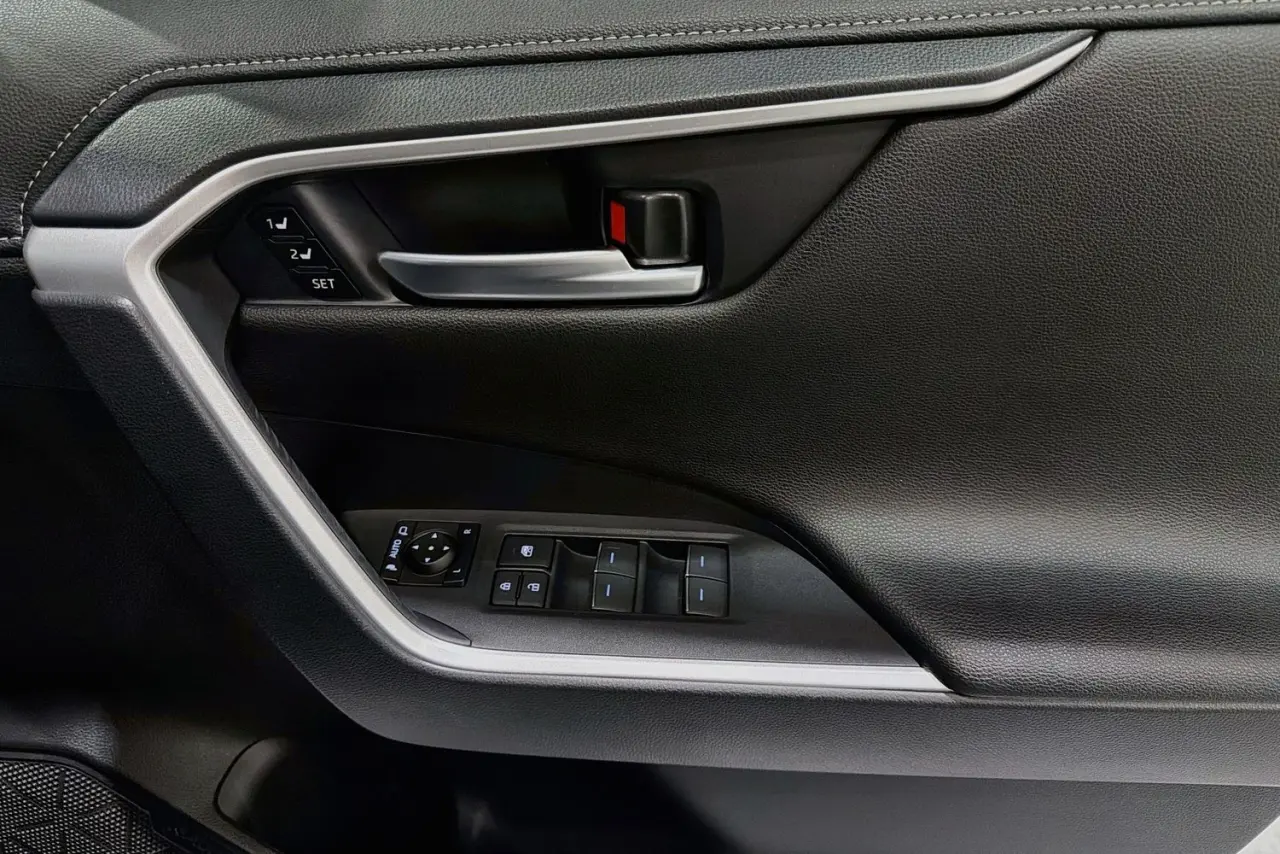 2024 Toyota RAV4 Gallery Image 24