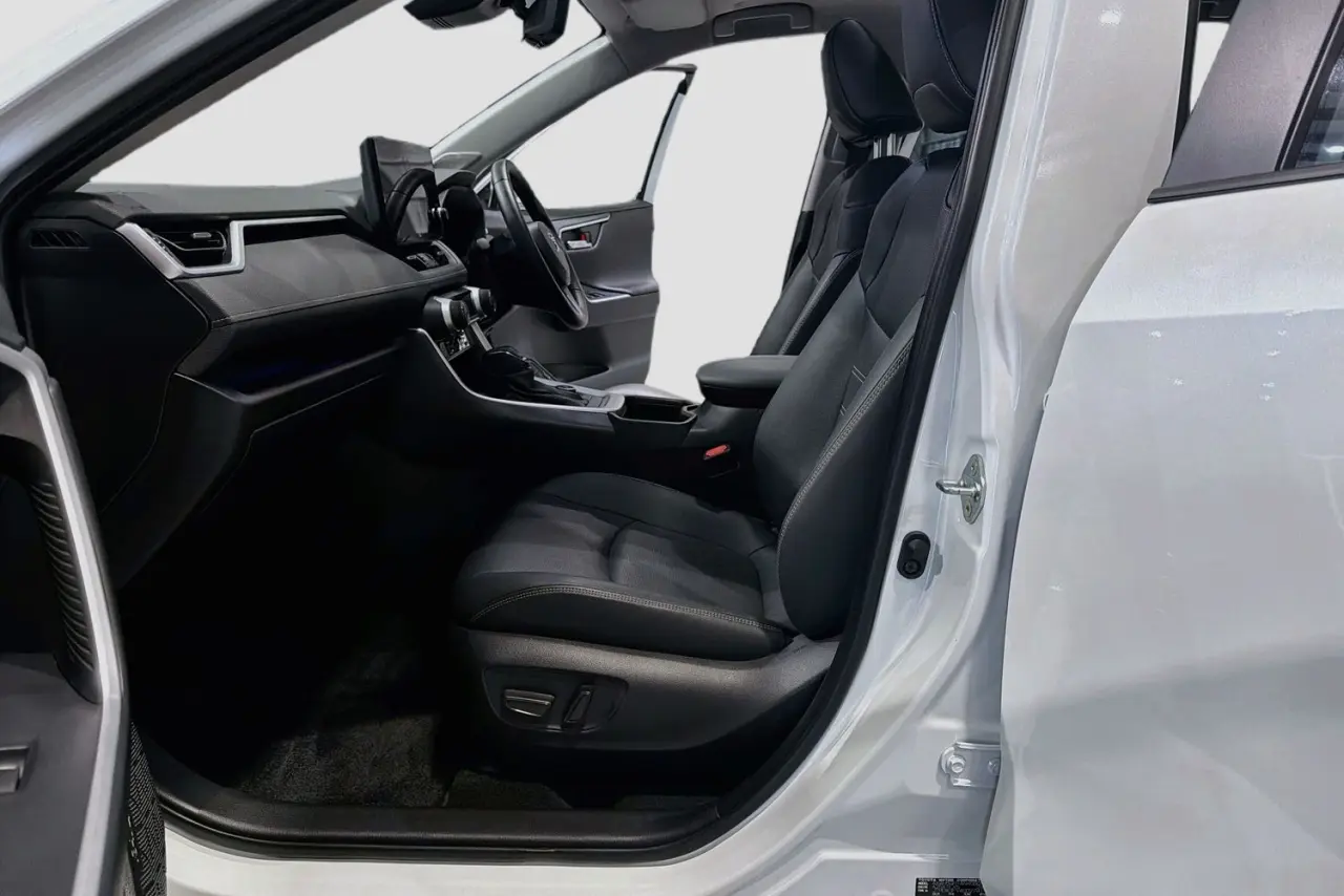 2024 Toyota RAV4 Gallery Image 25