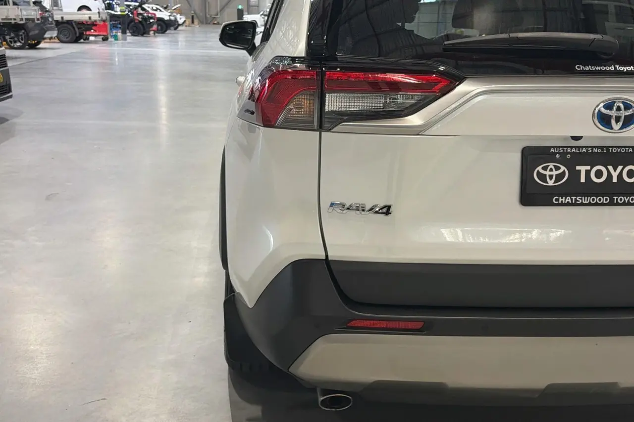2024 Toyota RAV4 Gallery Image 8