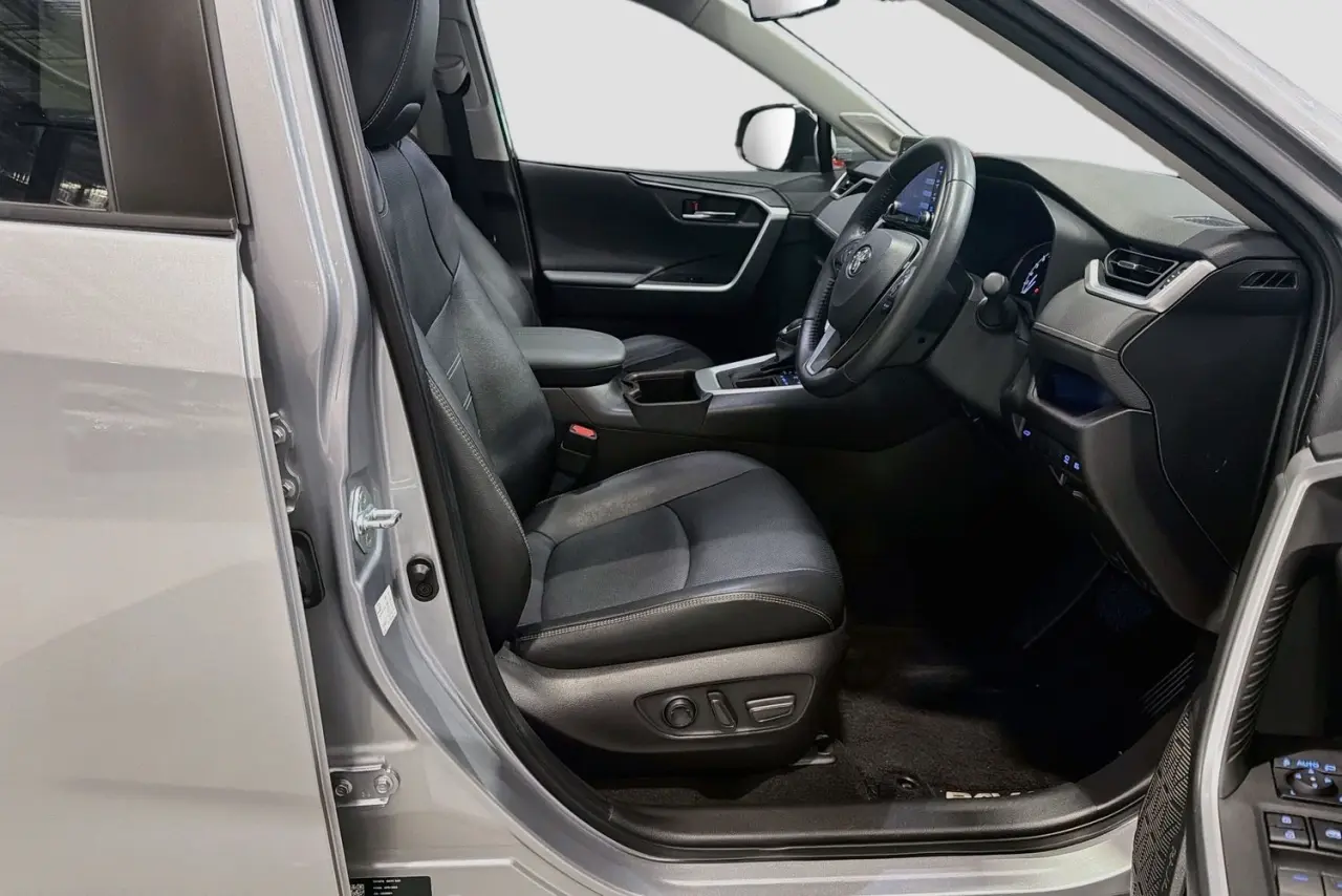 2022 Toyota RAV4 Gallery Image 13