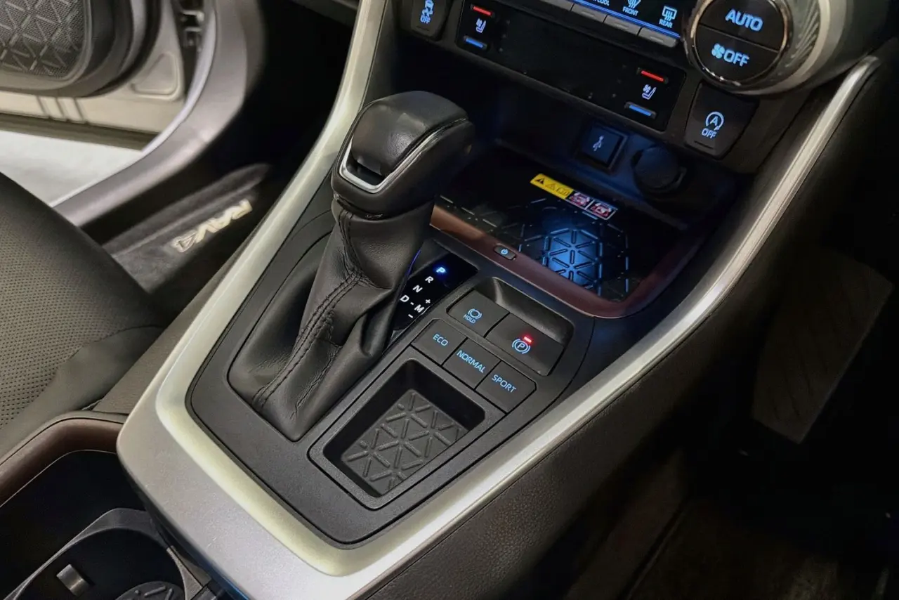 2022 Toyota RAV4 Gallery Image 18