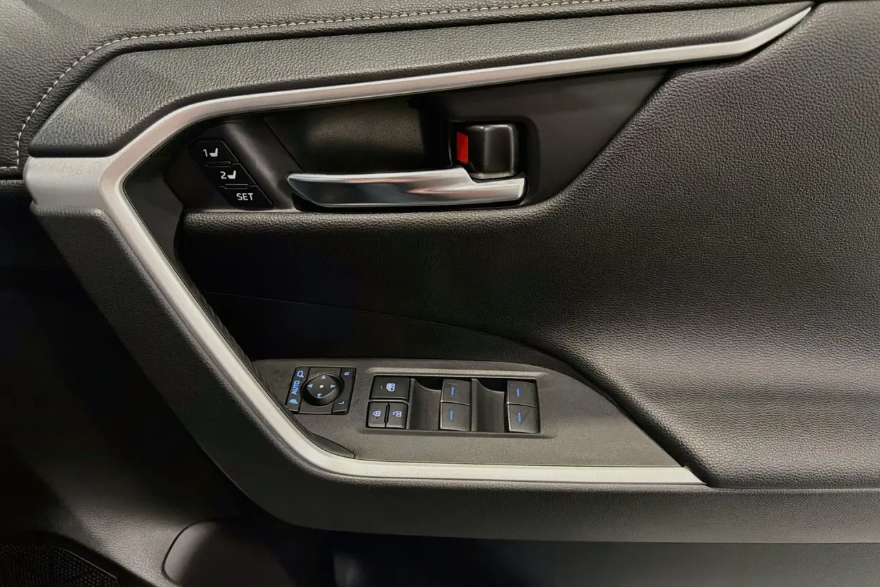 2022 Toyota RAV4 Gallery Image 24
