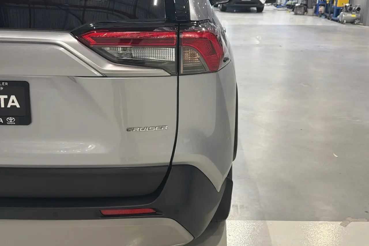 2022 Toyota RAV4 Gallery Image 9