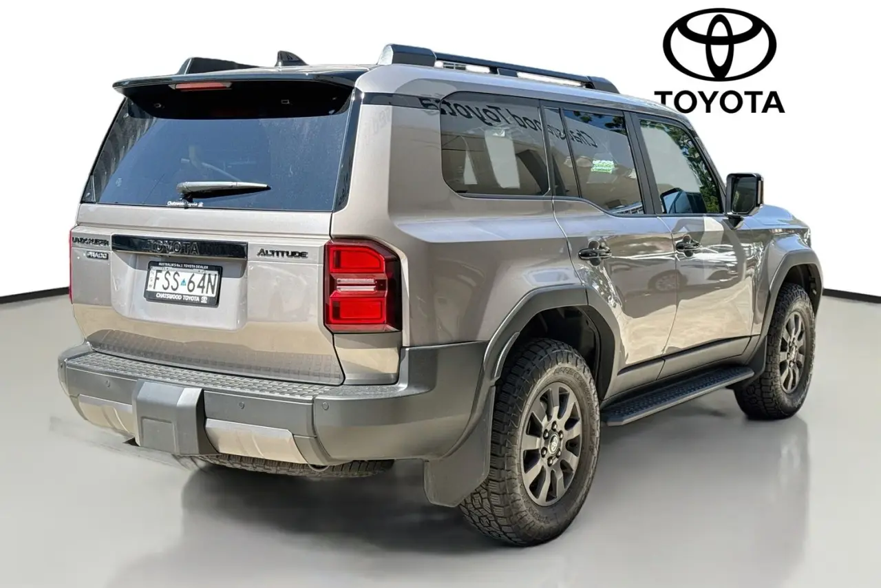 2025 Toyota Landcruiser Prado Gallery Image 10