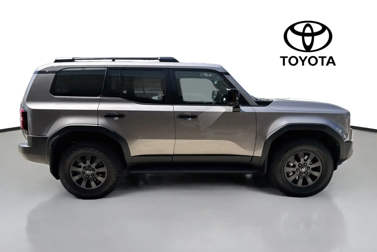 2025 Toyota Landcruiser Prado Gallery Image 11